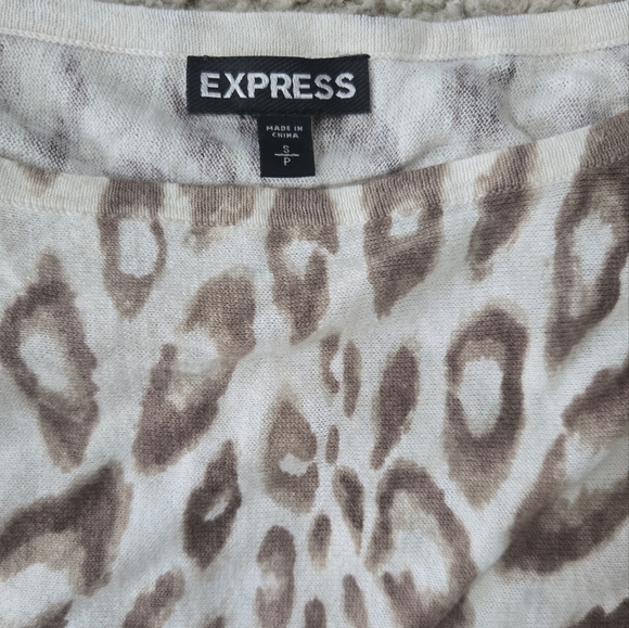 NWOT Express Leopard Print Cinch Sweater Size Small - Picture 2 of 3